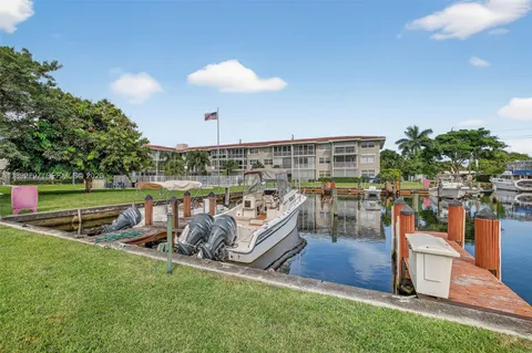 $275,000 | 900 Southwest 12th Street, Unit 305, Fort Lauderdale, FL 33315