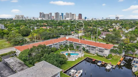 $290,000 | 900 Southwest 12th Street, Unit 305, Fort Lauderdale, FL 33315