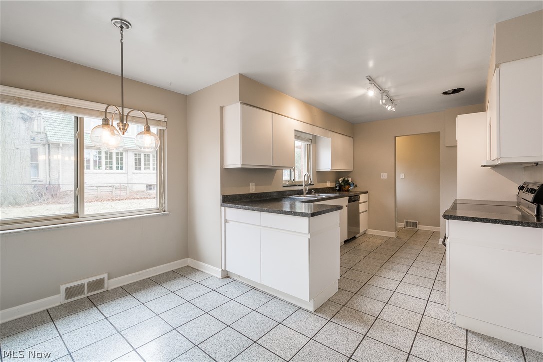 1121 Wilbert Road Lakewood, OH 44107 - Photo 9 of 24