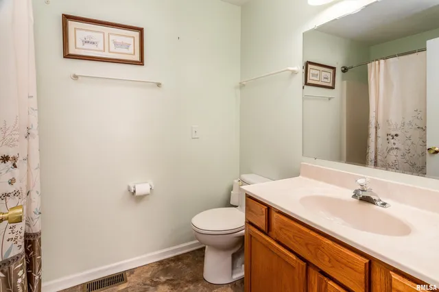 $194,000 | 2080 Highway 166, Creal Springs, IL 62922