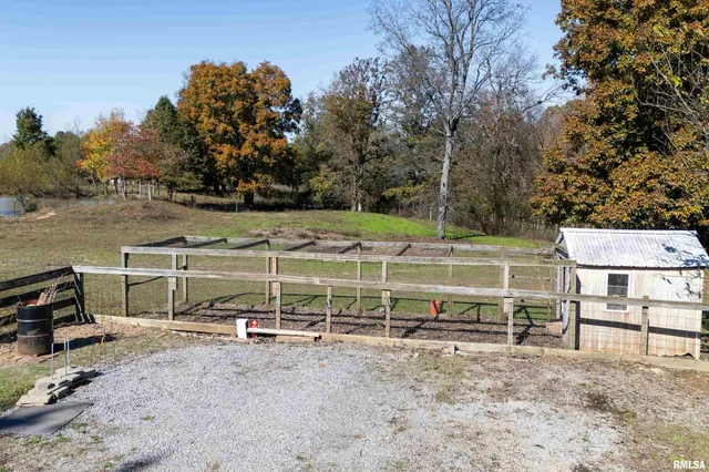 $194,000 | 2080 Highway 166, Creal Springs, IL 62922