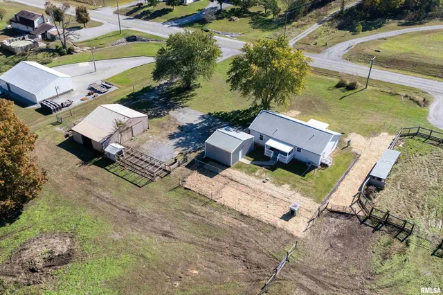 $194,000 | 2080 Highway 166, Creal Springs, IL 62922