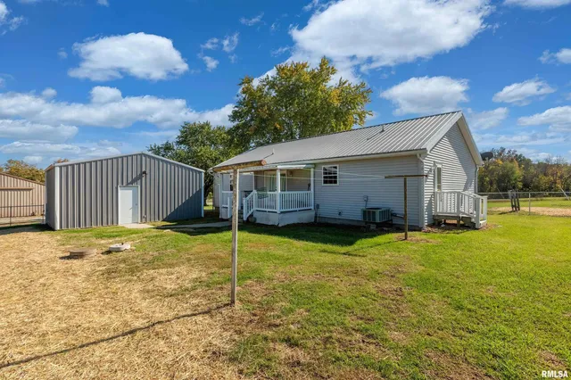 $194,000 | 2080 Highway 166, Creal Springs, IL 62922