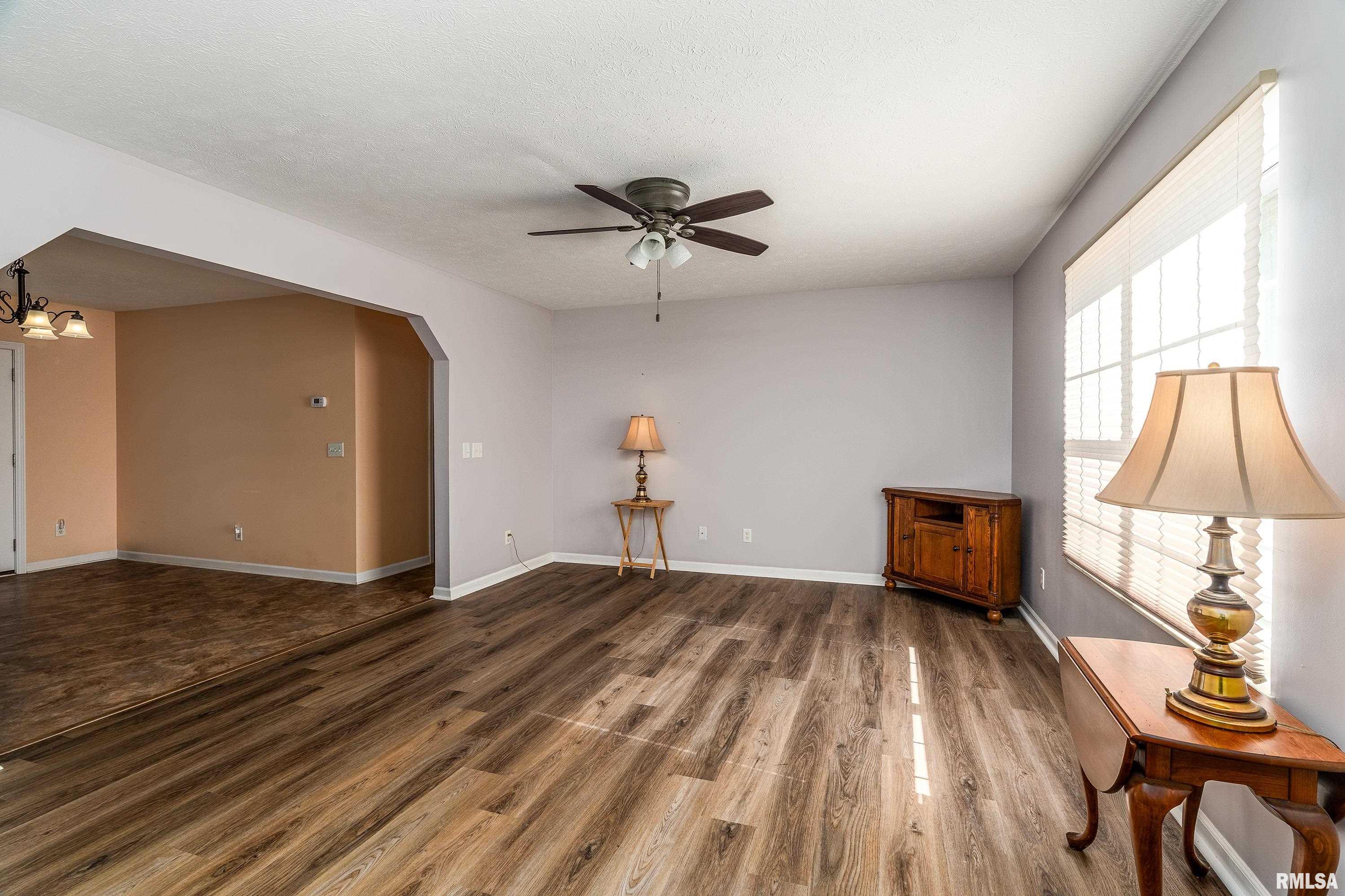 2080 Highway 166 Creal Springs, IL 62922 - Photo 5 of 32