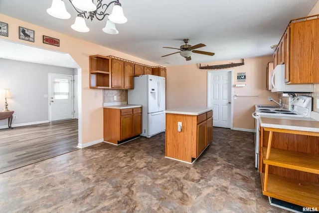 $194,000 | 2080 Highway 166, Creal Springs, IL 62922