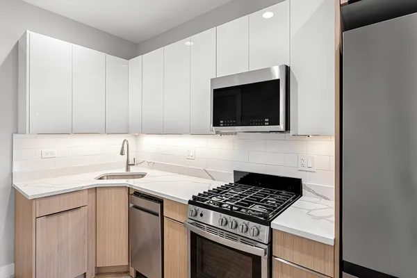 $1,950 | 1655 West Jonquil Terrace, Unit 34, Chicago, IL 60626