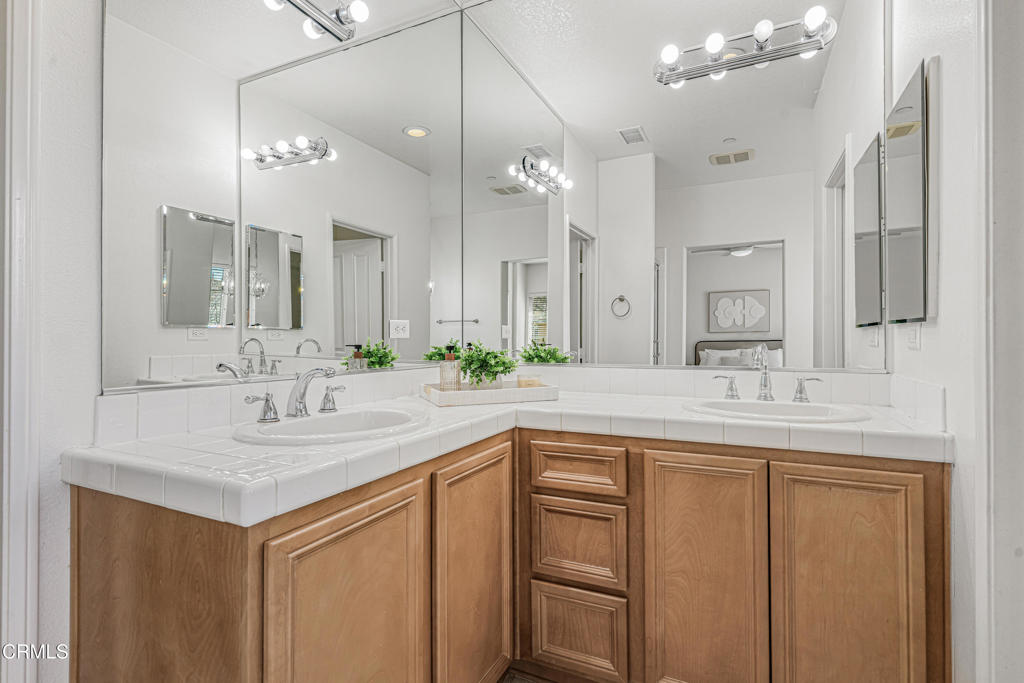 2916 Esperanza Way, Unit F Simi Valley, CA 93063 - Photo 16 of 46