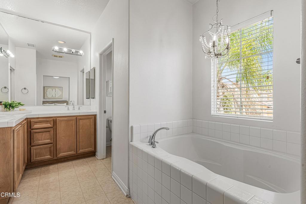 2916 Esperanza Way, Unit F Simi Valley, CA 93063 - Photo 17 of 46