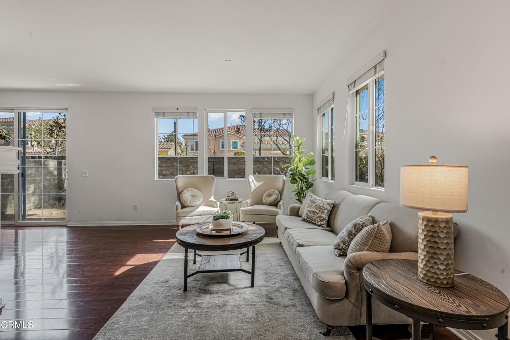 2916 Esperanza Way, Unit F Simi Valley, CA 93063 - Photo 2 of 46