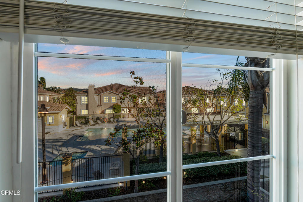 2916 Esperanza Way, Unit F Simi Valley, CA 93063 - Photo 28 of 46