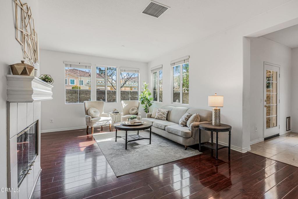 2916 Esperanza Way, Unit F Simi Valley, CA 93063 - Photo 3 of 46