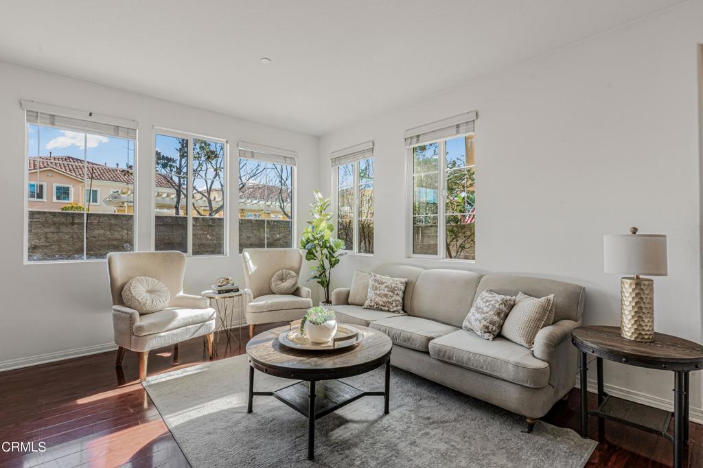 2916 Esperanza Way, Unit F Simi Valley, CA 93063 - Photo 4 of 46