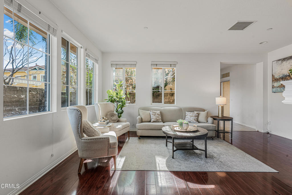 2916 Esperanza Way, Unit F Simi Valley, CA 93063 - Photo 5 of 46