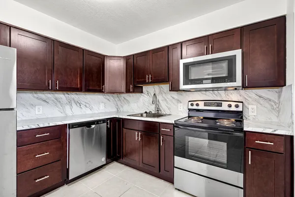$2,995 | 1908 Northwest 4th Avenue, Unit 110, Boca Raton, FL 33432