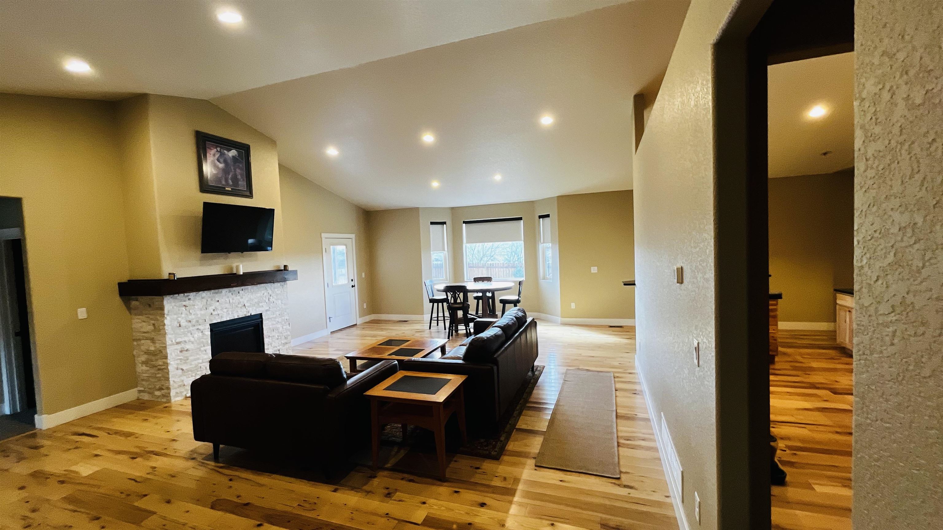 6776 Rogue River Road Casper, WY 82604 - Photo 4 of 40