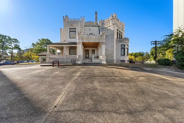 $2,250,000 | 1397 Central Avenue, Memphis, TN 38104