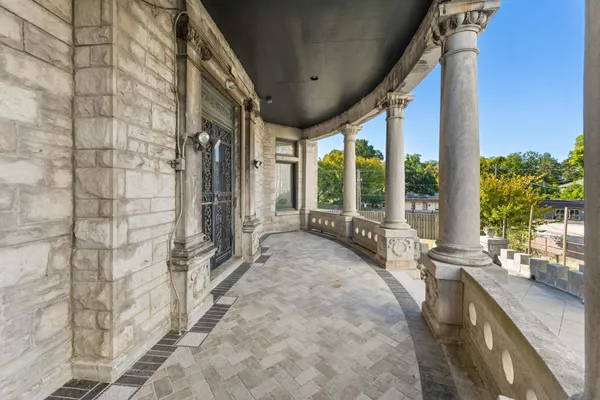 $2,500,000 | 1397 Central Avenue, Memphis, TN 38104