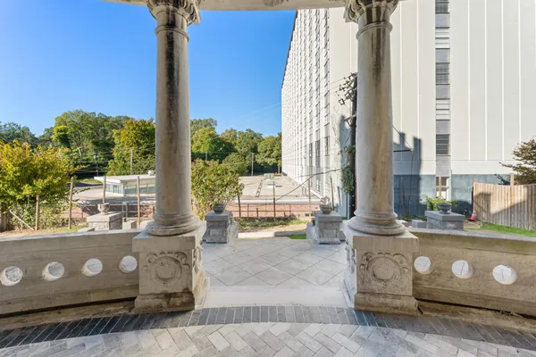 $2,500,000 | 1397 Central Avenue, Memphis, TN 38104