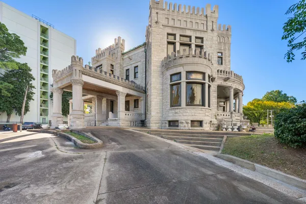 $2,500,000 | 1397 Central Avenue, Memphis, TN 38104