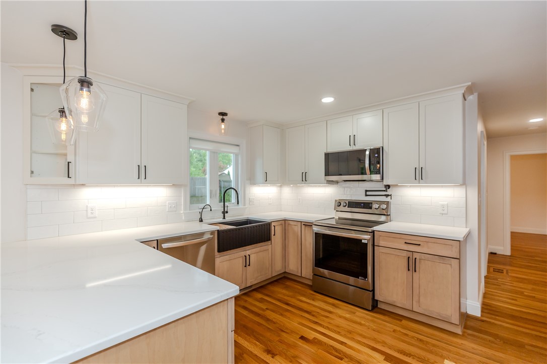 8 Barnes Street Smithfield, RI 02828 - Photo 11 of 48
