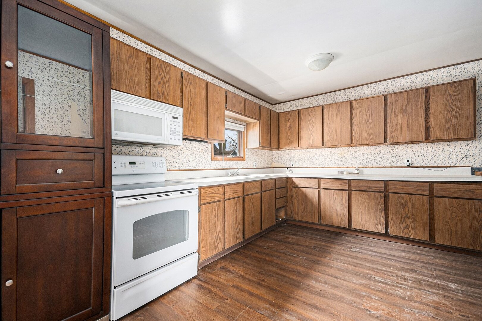 265 Monroe Street Gardner, IL 60424 - Photo 12 of 25 a kitchen with a white cabinets and white appliances