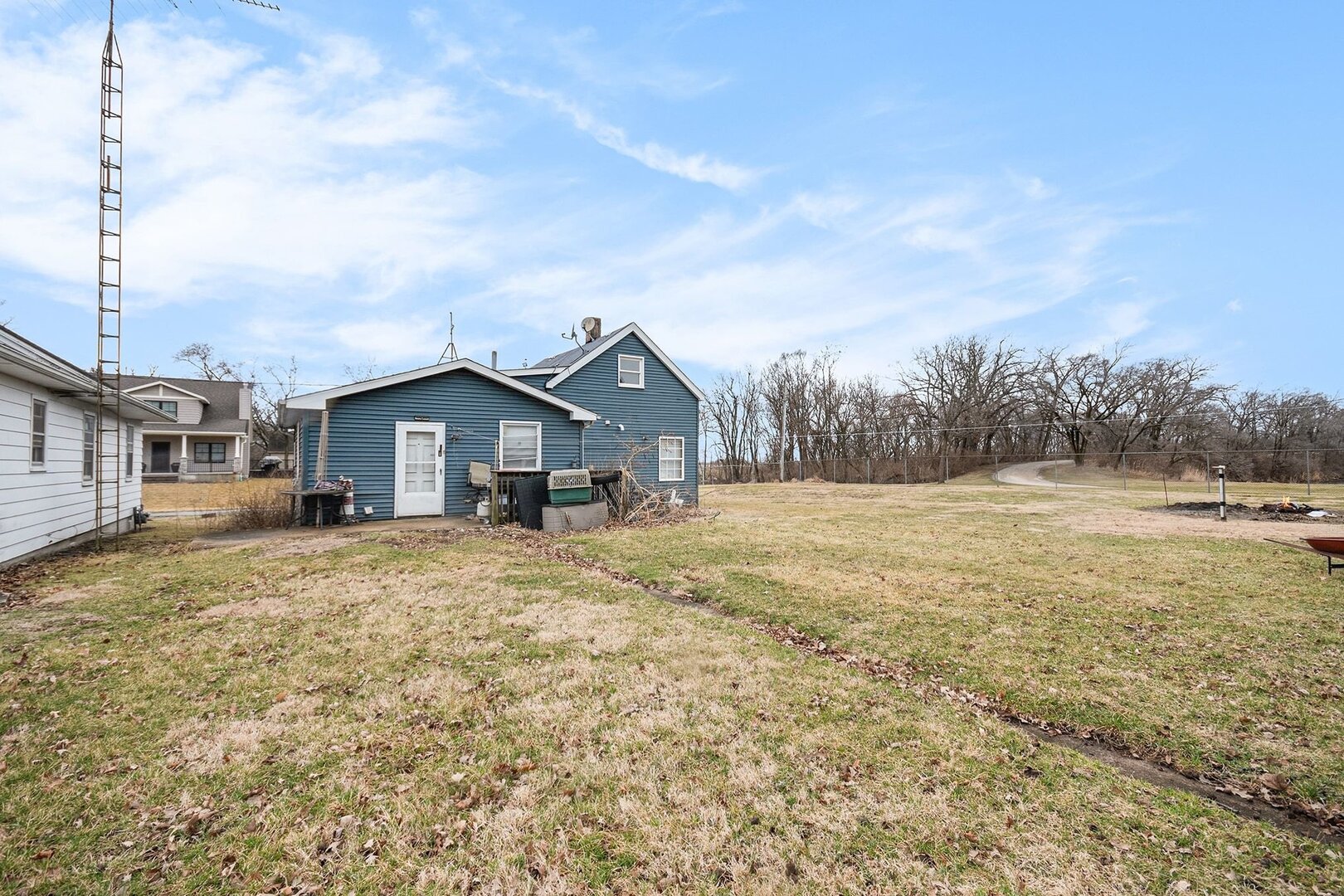 265 Monroe Street Gardner, IL 60424 - Photo 4 of 25 a front view of house with yard and car parked