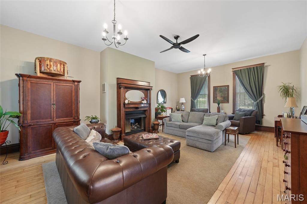 33 South Laclede Station Road Webster Groves, MO 63119 - Photo 11 of 52