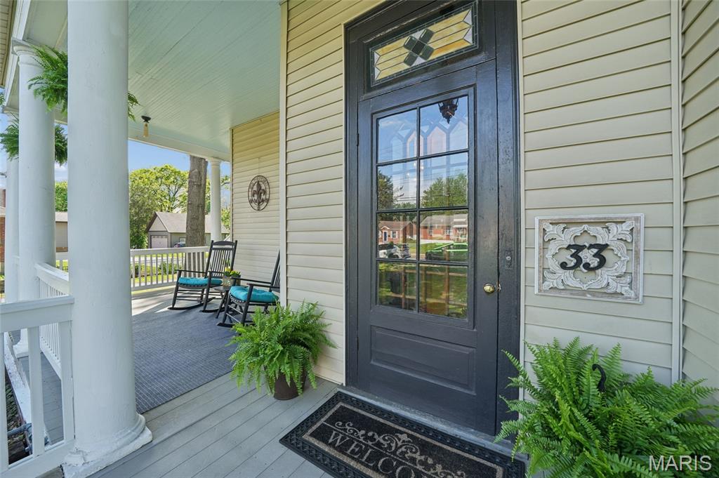 33 South Laclede Station Road Webster Groves, MO 63119 - Photo 2 of 52