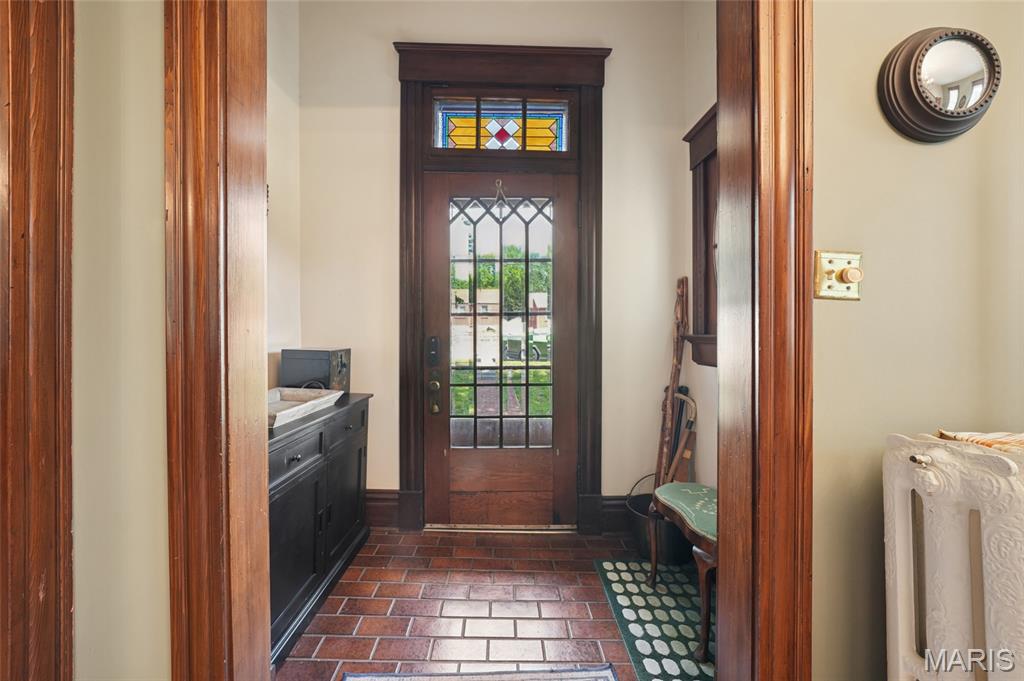 33 South Laclede Station Road Webster Groves, MO 63119 - Photo 3 of 52