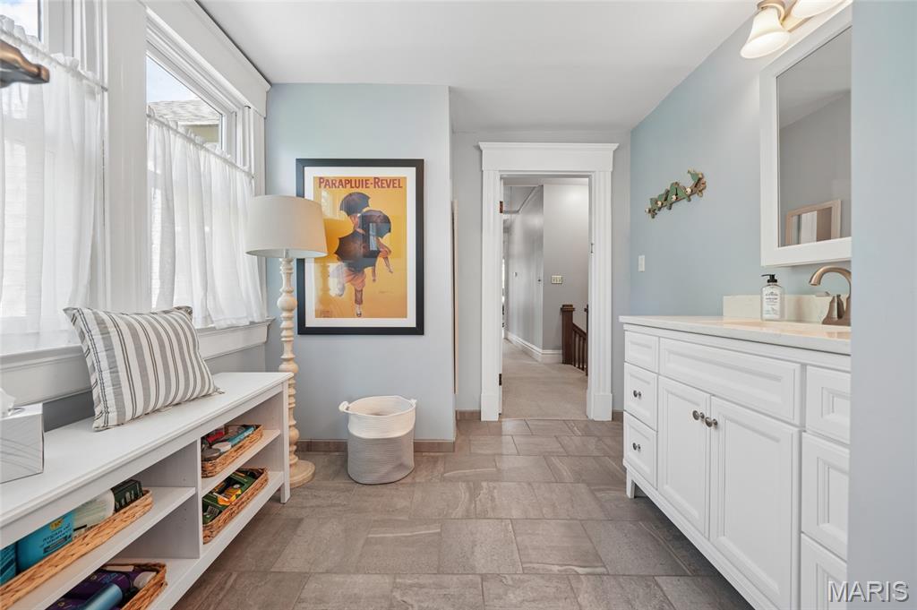 33 South Laclede Station Road Webster Groves, MO 63119 - Photo 38 of 52