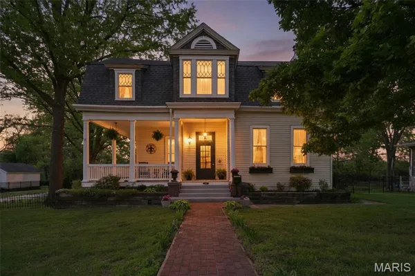$789,000 | 33 South Laclede Station Road, Webster Groves, MO 63119