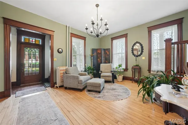 $789,000 | 33 South Laclede Station Road, Webster Groves, MO 63119