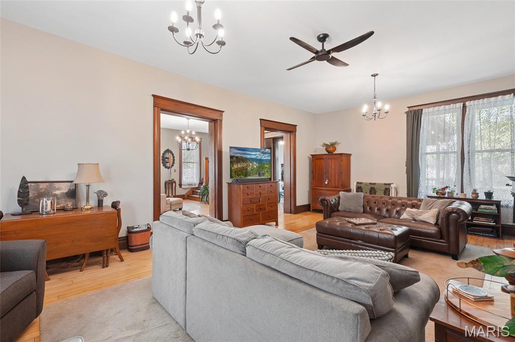 33 South Laclede Station Road Webster Groves, MO 63119 - Photo 9 of 52