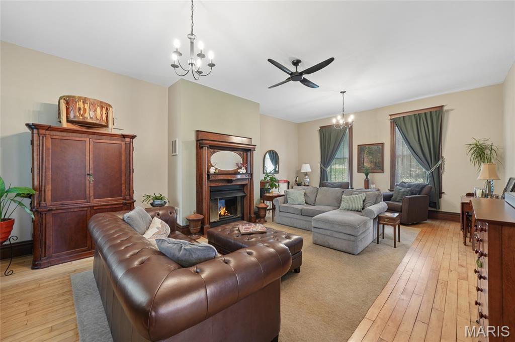 33 South Laclede Station Road Webster Groves, MO 63119 - Photo 10 of 52