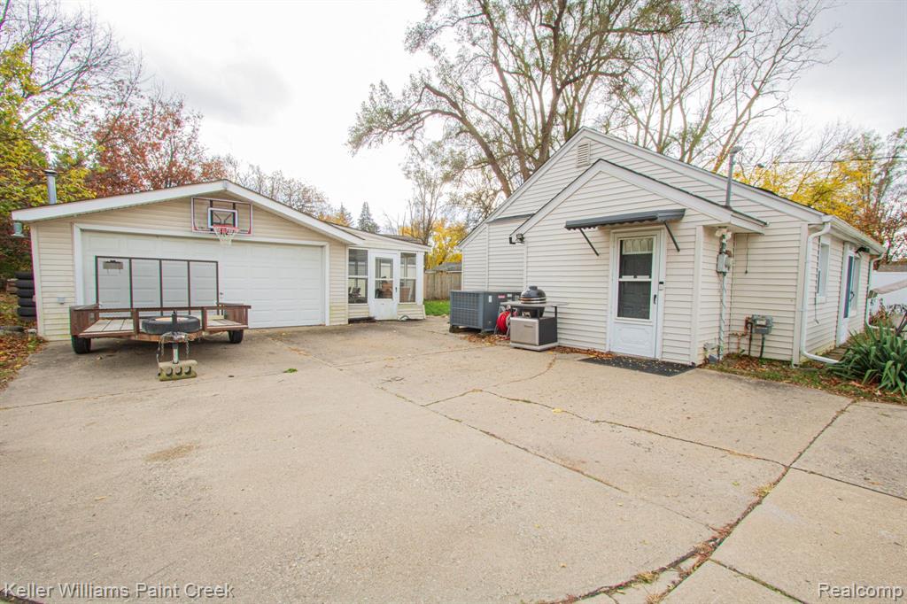 8440 Millis Road Utica, MI 48317 - Photo 3 of 35 Gallery Image 3
