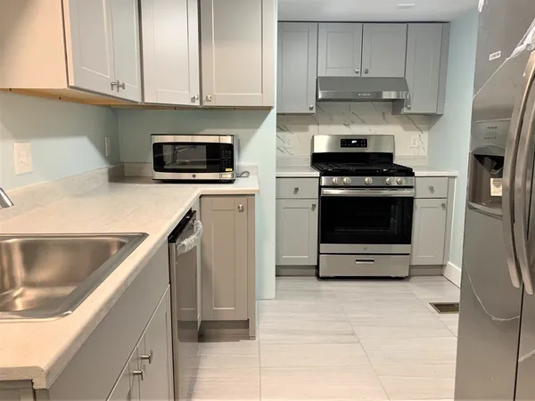 $4,650 | 19-23 Bradbury Street, Unit 19, Boston, MA 02134