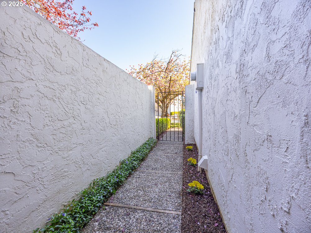3318 Northeast 29th Street Gresham, OR 97030 - Photo 5 of 32 a bird view of a house