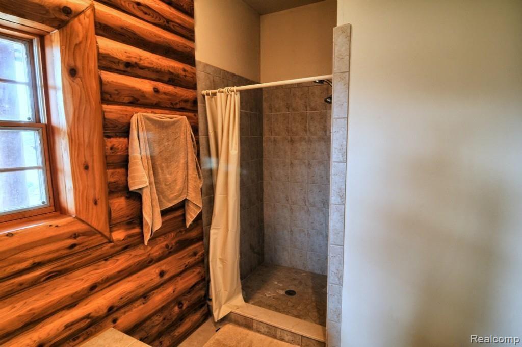 1598 Woodhaven Road Howell, MI 48855 - Photo 20 of 52 Master_Bathroom_3rd_View.jpg