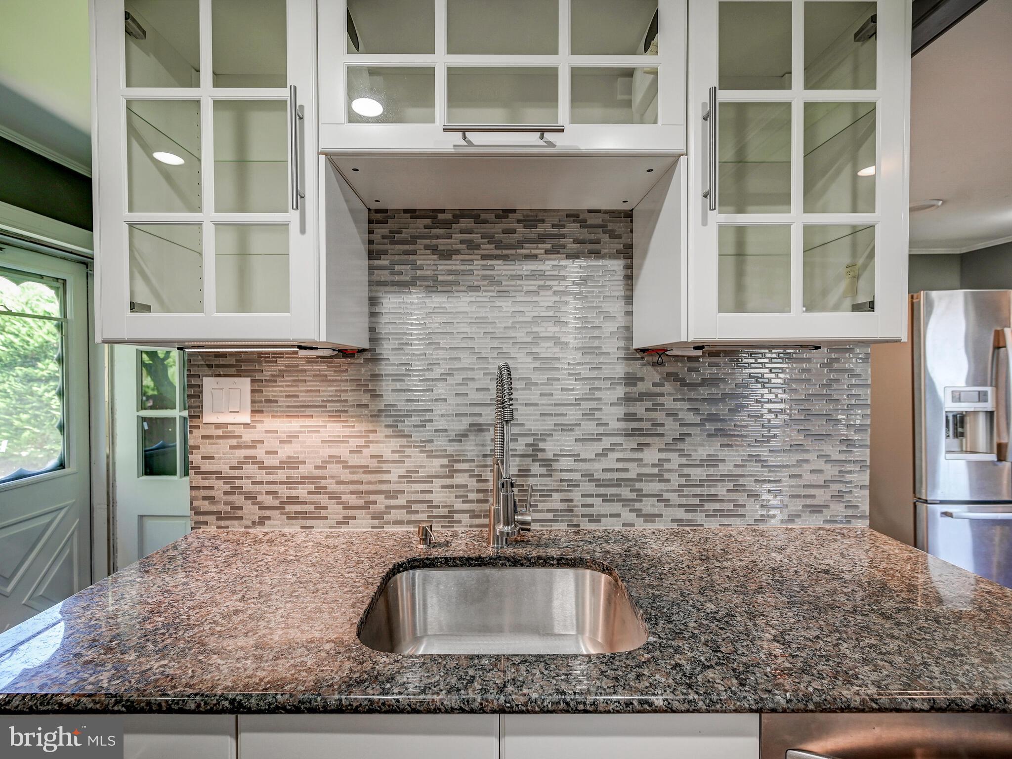 2512 Barrison Point Road Baltimore, MD 21221 - Photo 11 of 44 Granite countertop