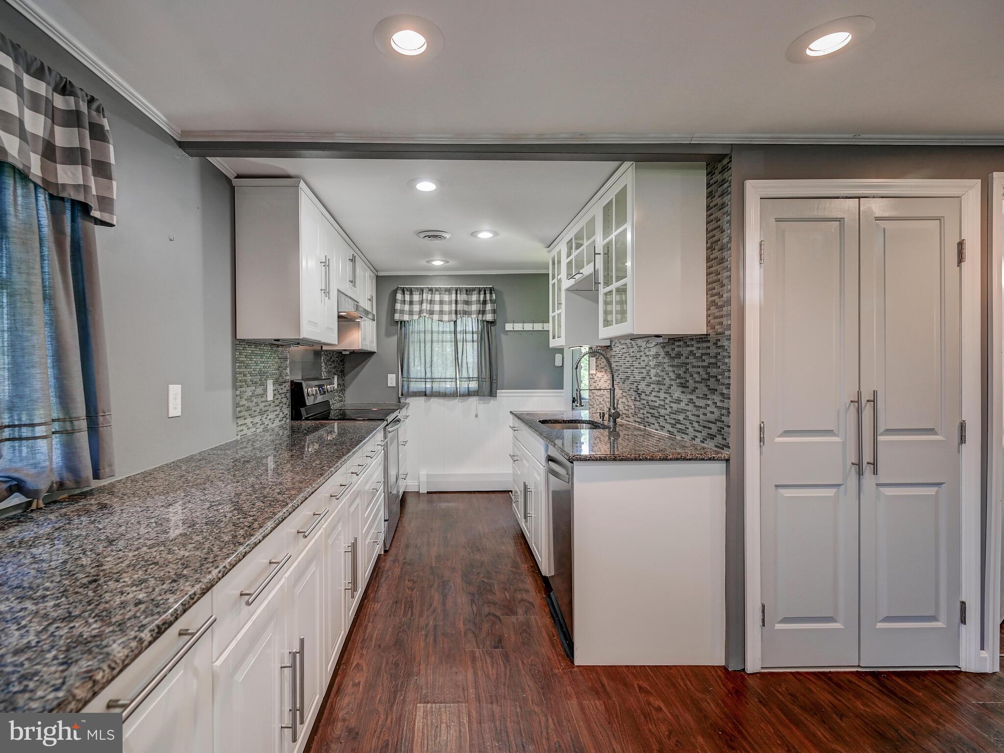 2512 Barrison Point Road Baltimore, MD 21221 - Photo 14 of 44 Kitchen