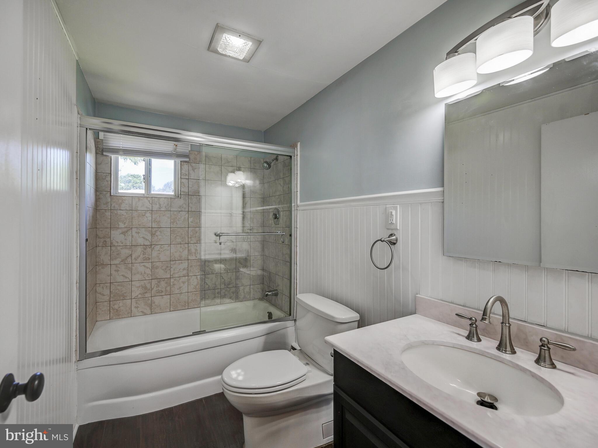 2512 Barrison Point Road Baltimore, MD 21221 - Photo 21 of 44 Updated Bathroom comes with a tub