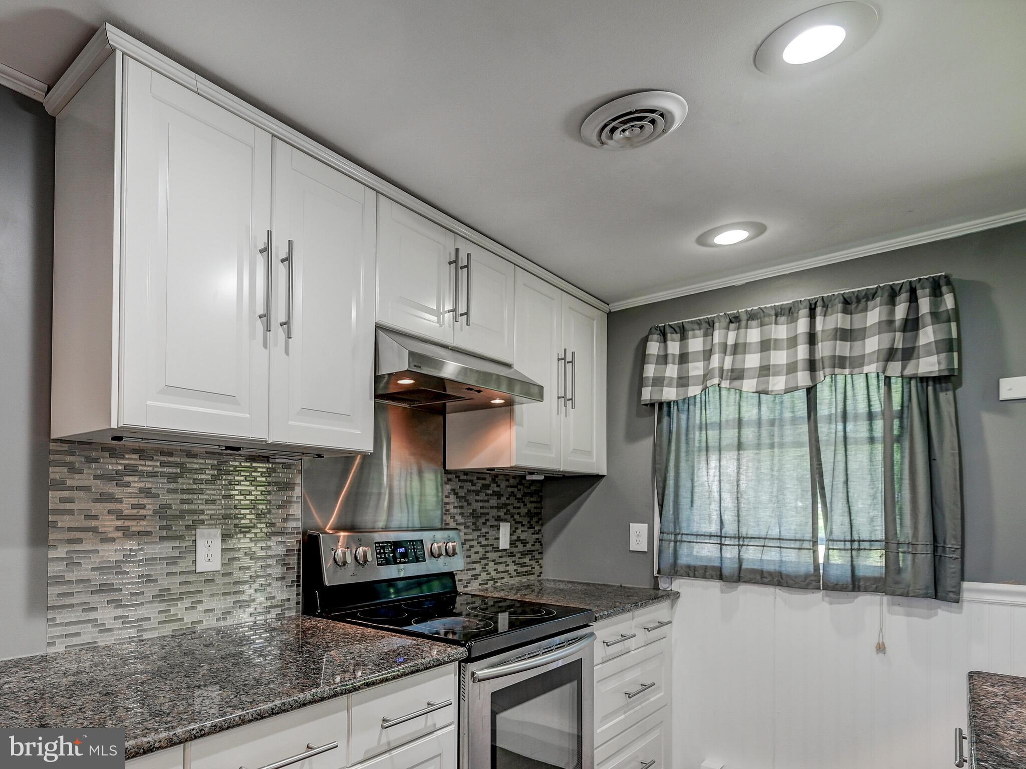 2512 Barrison Point Road Baltimore, MD 21221 - Photo 22 of 44 Kitchen