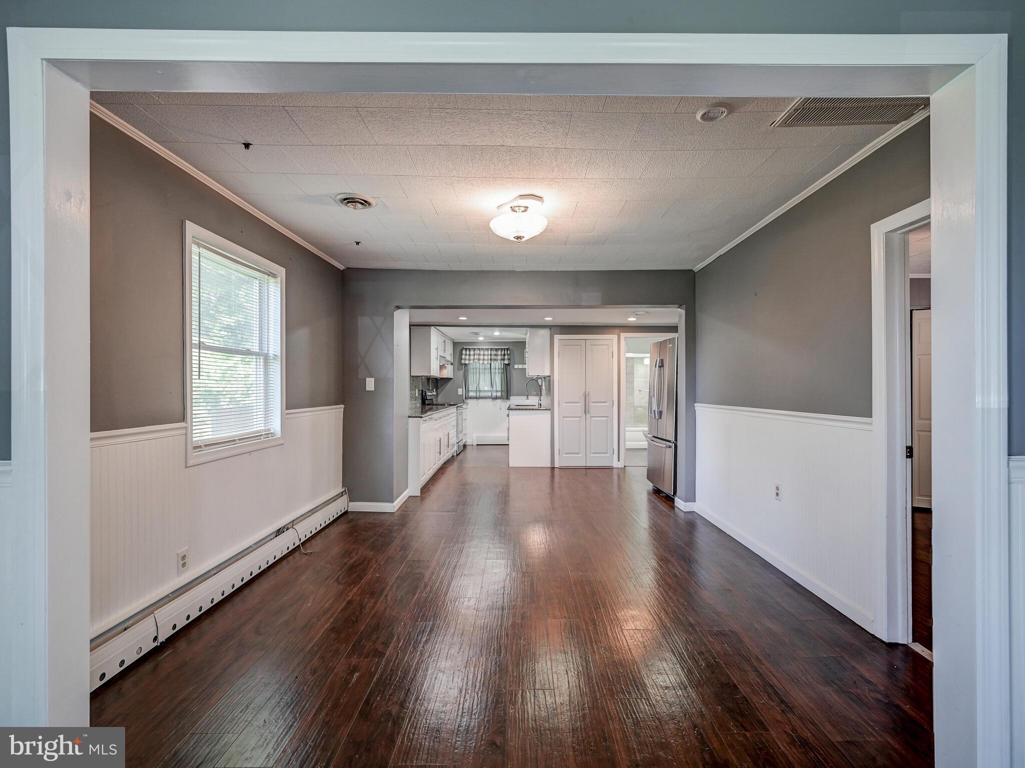 2512 Barrison Point Road Baltimore, MD 21221 - Photo 31 of 44 Living Area