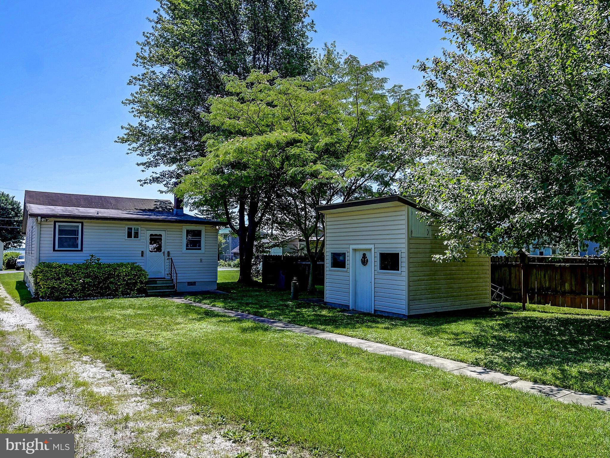 2512 Barrison Point Road Baltimore, MD 21221 - Photo 37 of 44 Yard