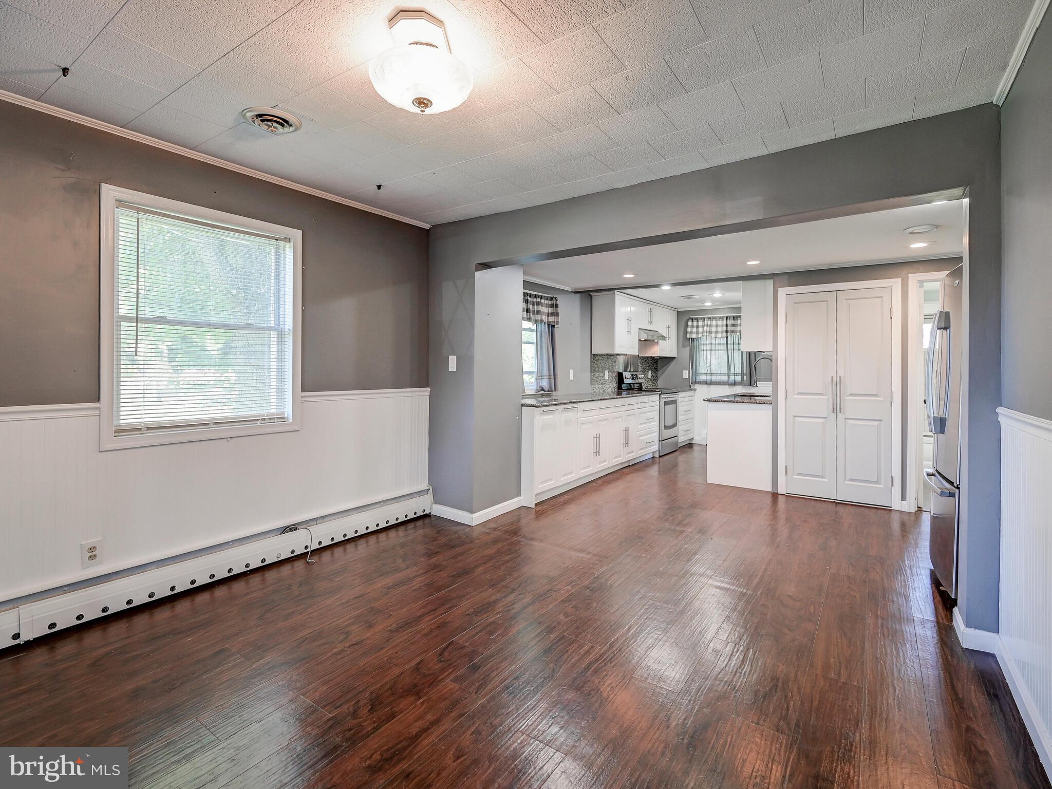 2512 Barrison Point Road Baltimore, MD 21221 - Photo 5 of 44