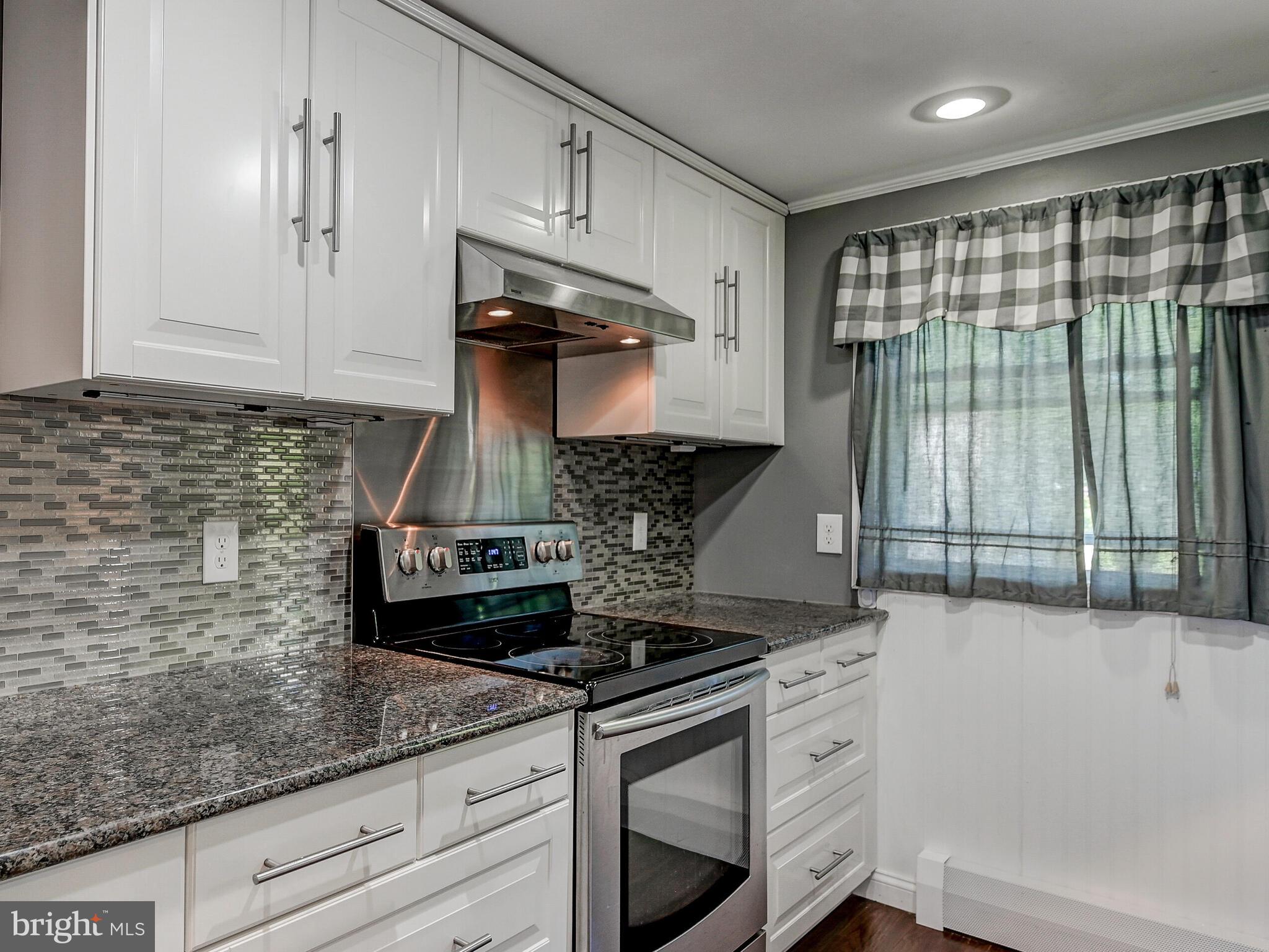 2512 Barrison Point Road Baltimore, MD 21221 - Photo 8 of 44 Kitchen