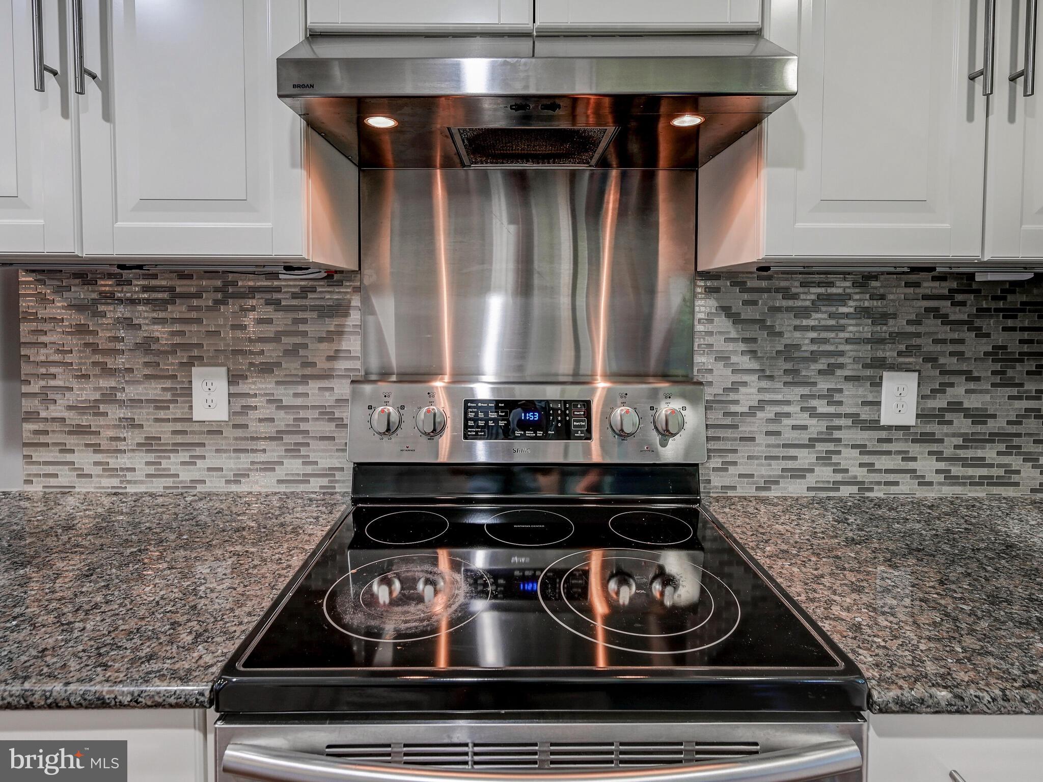 2512 Barrison Point Road Baltimore, MD 21221 - Photo 10 of 44 Stove