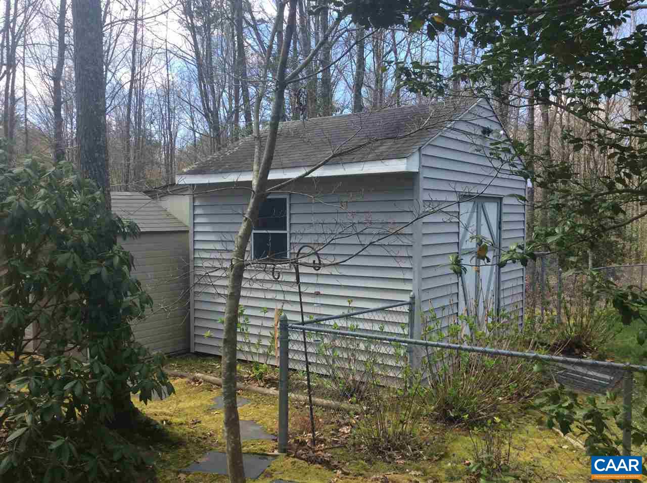 1637 Buckner Road Bumpass, VA 23024 - Photo 9 of 14 a backyard of a house