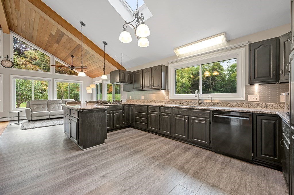 82 Central Turnpike Sutton, MA 01590 - Photo 9 of 42