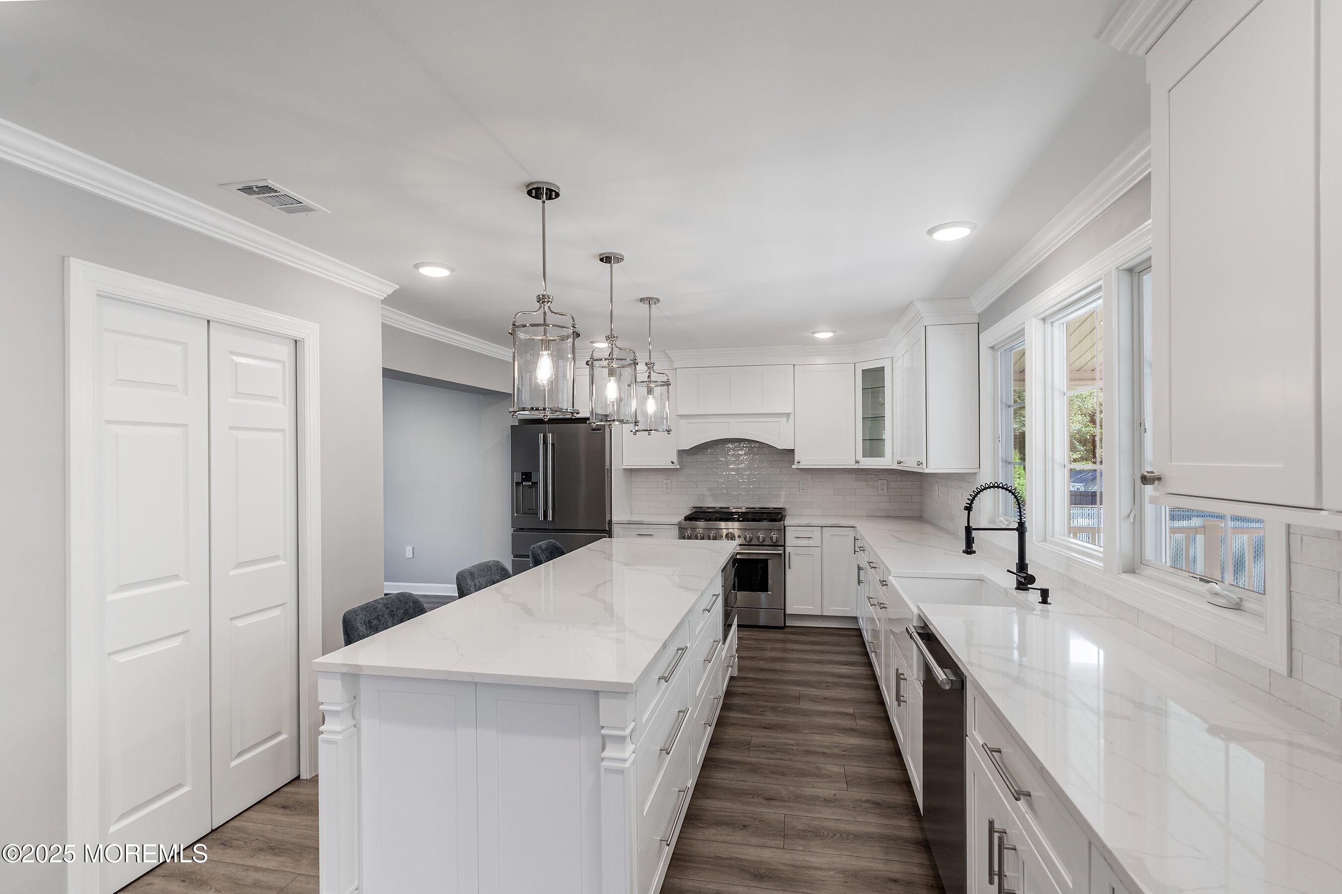 24 Sun Hollow Road Howell, NJ 07731 - Photo 11 of 48 1000017714